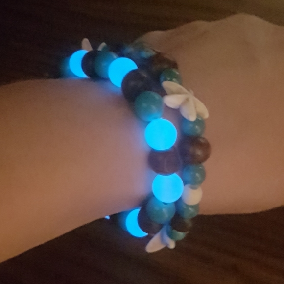 🌴 Luminous Hawaiian Treasures Bracelet Set - Picture 2 of 15